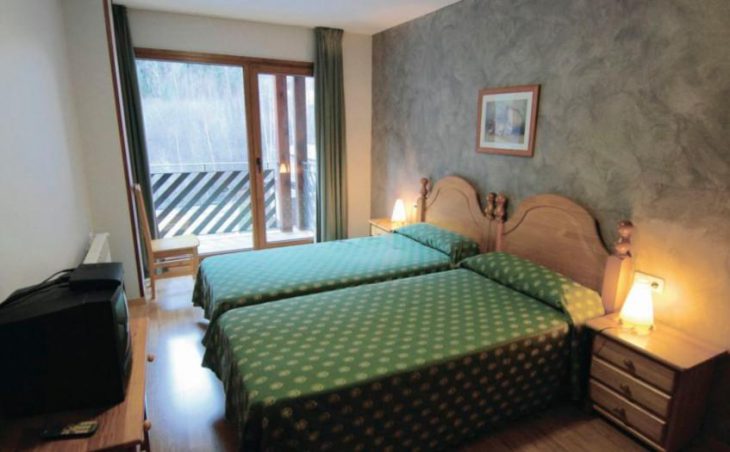 Sant Roma Apartments, Arinsal, Twin Bedroom